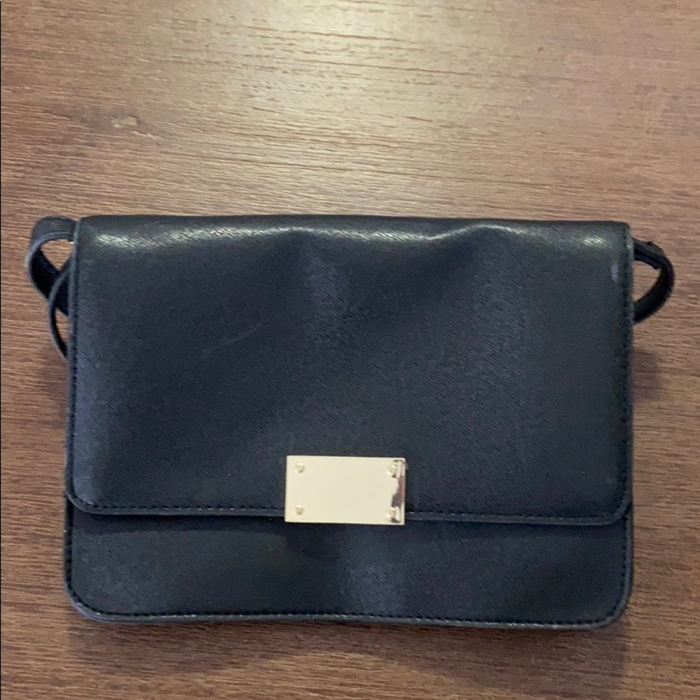 Black purse with magnetic clasp